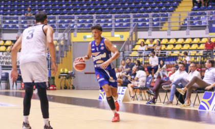 Monferrato Basket, esordio casalingo vittorioso contro Cantù
