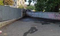 Torino, degrado urbano e accompagnamento sociale: ripulita l'area di fronte alla sede del Sermig