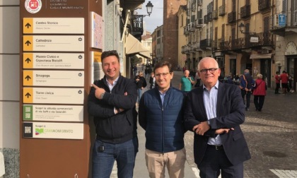 Nuova cartellonistica turistica a Casale Monferrato: installati i primi quattro totem nel centro storico