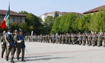 Torino: la Brigata Taurinense riceve la Bandiera di Guerra del 1° Reggimento Alpini