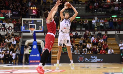 Derthona Basket, pesante successo contro Venezia, è ancora primato