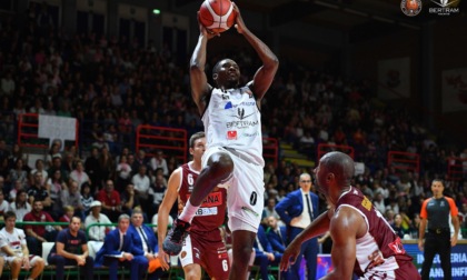 Derthona Basket, prima sconfitta in campionato per mano di Brindisi