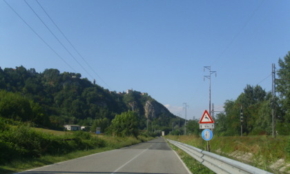 Incidente stradale a Rocca Grimalda, un'auto finisce fuori strada e si scontra con un trattore