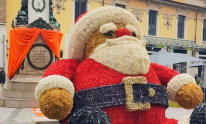 Natale ad Alessandria 2022: casette e Babbo Natale gigante nel centro della città