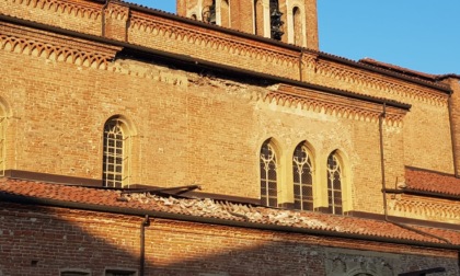 Alessandria, si staccano alcune tegole della chiesa di Piazza Santa Maria di Castello