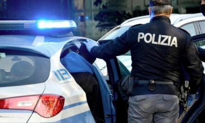 Controlli della Polizia nell'area di Porta Nuova a Torino: due arresti