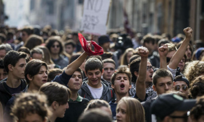 Studenti in piazza anche a Genova per protestare contro il "Ministero del merito"