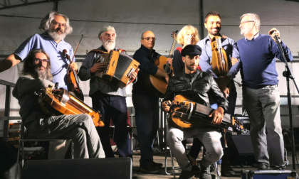 Alessandria: al Teatro Ambra il concerto per festeggiare i 45 anni del gruppo "Tre Martelli"
