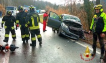 Scontro frontale in Valcerrina, in ospedale il conducente dell'auto