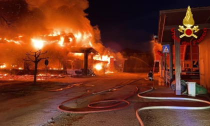 Incendio nel caseificio "Moris" a Caraglio, in provincia di Cuneo