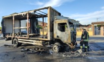 A fuoco un camion a Castellazzo Bormida: strada chiusa al traffico