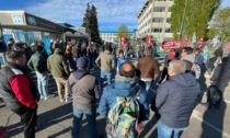 Quattordio, protesta da parte dei lavoratori davanti alla ditta Ppg