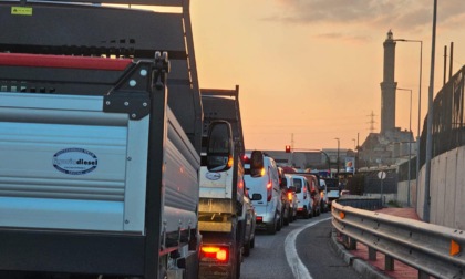 Corteo edili a Genova, città bloccata da oltre 600 mezzi