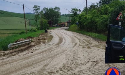 Maltempo in Val Cerrina: fango sulla strada provinciale a Solonghello