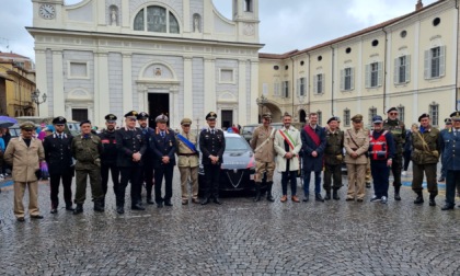 Tortona, in piazza Duomo il raduno dei mezzi storici dei Carabinieri