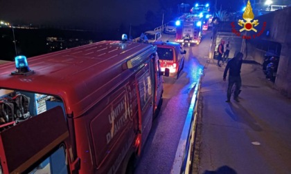 Genova, autorimessa in fiamme in via Tre Pini