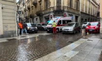 Alessandria, donna cade in bicicletta via San Giacomo della Vittoria: sfiorato un incidente