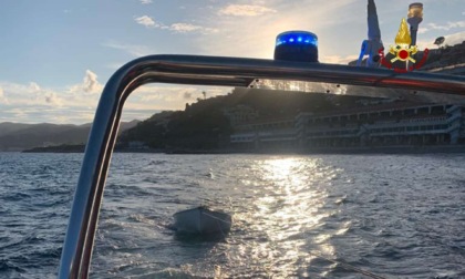 Genova, affonda una barca a vela: naufraghi raggiungono la riva a nuoto