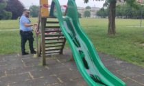 Alessandria: imbrattati giochi con dell'olio motore nel parco di via Paolo Sacco