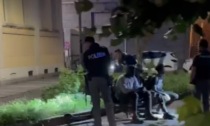 Torino, alla vista degli agenti tenta di disfarsi della droga: arrestato un uomo