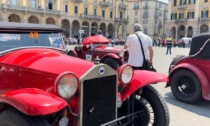 Alessandria, piazza Garibaldi in festa con tutti i colori della "1000 Miglia"