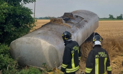 Incidente stradale a Sale, mezzo pesante finisce fuori strada