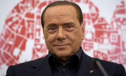 Morto Silvio Berlusconi, il Consiglio Comunale di Alessandria si interrompe per 1 minuto di silenzio