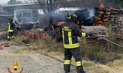 Vasto incendio a Castellazzo Bormida: in corso le operazioni di bonifica