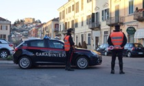 Nizza Monferrato, si barrica in casa e poi sale sul tetto con l’intenzione di suicidarsi