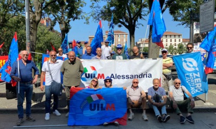 Metalmeccanici in piazza per sollecitare la chiusura delle vertenze del settore