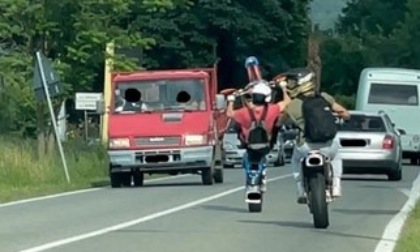 Impennate e acrobazie sulla strada del Turchino: identificati e multati motociclisti