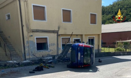 Perde il controllo dell'auto e finisce contro un muro, quattro abitazioni senza gas a Mignanego