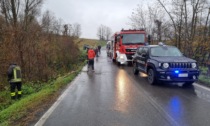 Auto esce fuori strada a Gremiasco, in corso le operazioni di salvataggio di due persone
