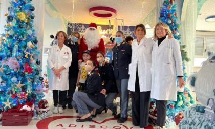 Il Babbo Natale della Polizia fa visita ai bambini del Regina Margherita di Torino