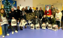 Tifosi e calciatori dell’Alessandria Calcio all’Ospedale Infantile per consegnare i regali ai piccoli pazienti