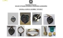 Gdf Alessandria, operazione "Cuore d'argento": scoperti oltre 900 gioielli contraffatti