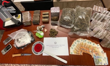 Torino, sequestrati 425 grammi di cocaina e 6,6 kg di hashish: in carcere due persone