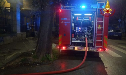 Incendio in una lavanderia di via Bracelli a Genova, nessun ferito