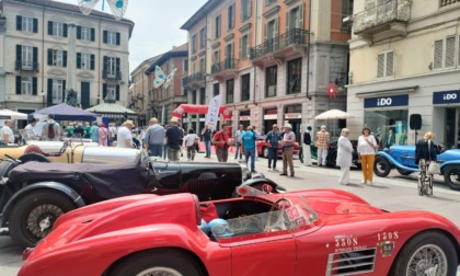 Grand Prix Bordino: 68 auto d'epoca colorano piazzetta della Lega ad Alessandria