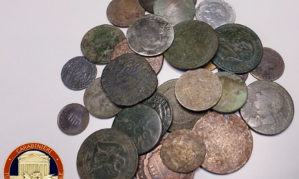Sequestrate 35 monete antiche da un museo: provenivano da uno scavo illegale