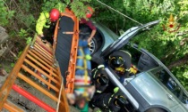 Valbrevenna: auto va fuori strada e finisce nella boscaglia, salvato il conducente