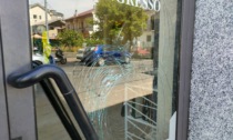 Tentano di sfondare la vetrina di EdilCasa al quartiere Cristo di Alessandria