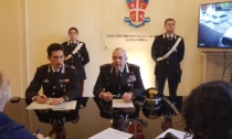 Rapinavano i distributori spacciandosi per corrieri: arrestati dai Carabinieri