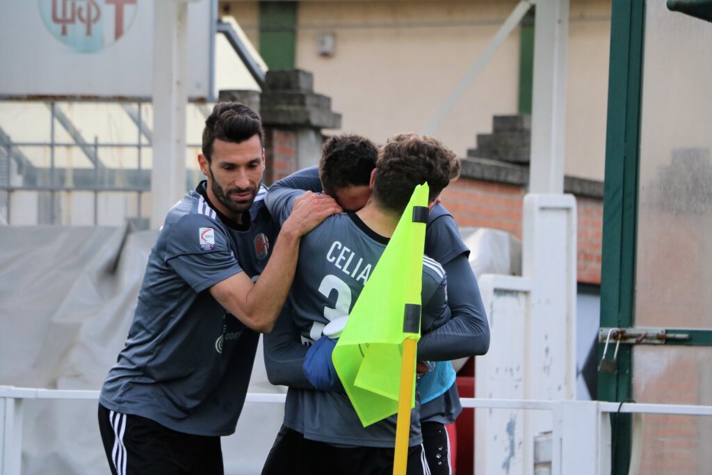 I giocatori dell'Alessandria Calcio festeggiano dopo il gol vittoria di Celia contro il Renate, nel match del 18 marzo 2021